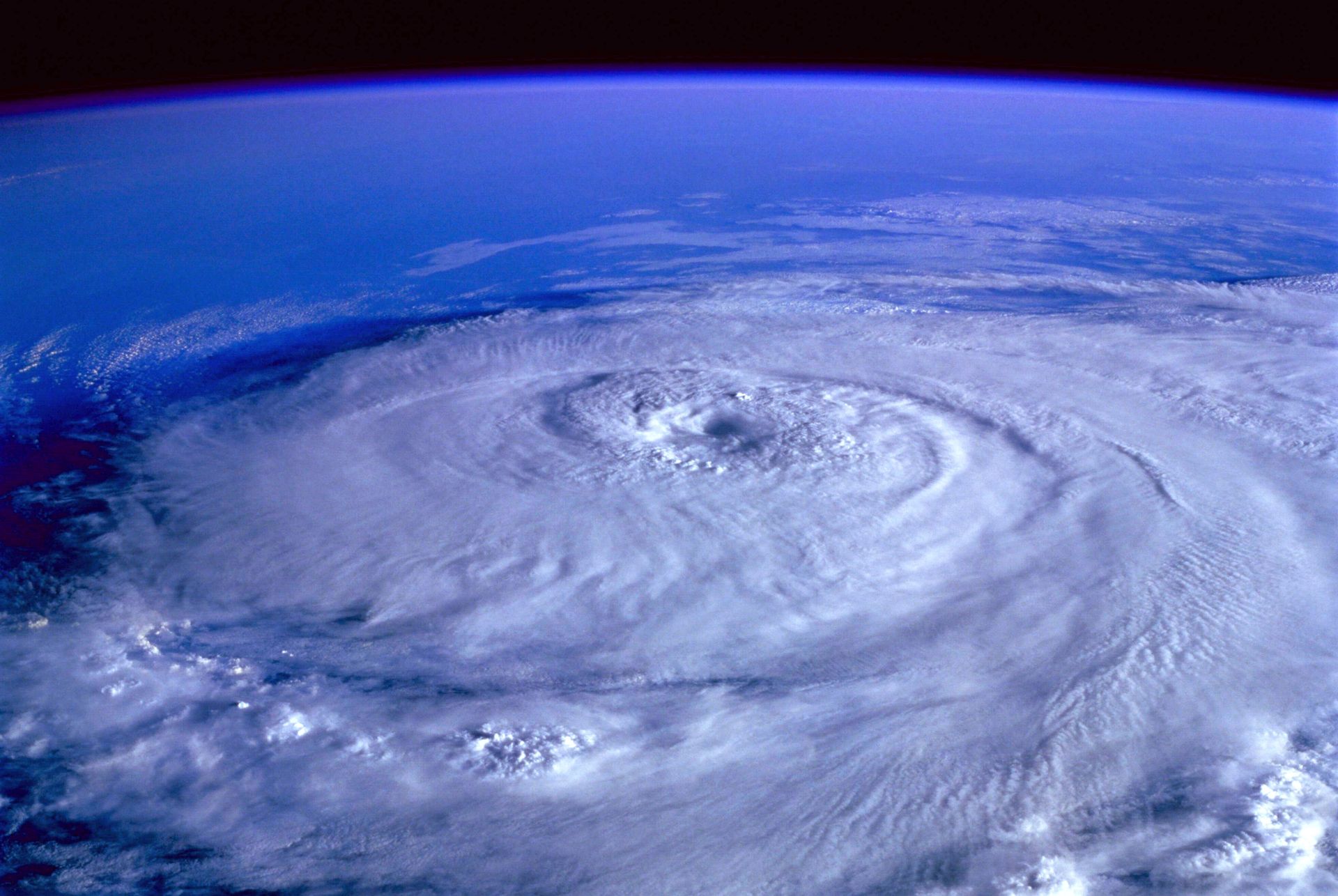 hurricane-earth-satellite-tracking-71116-1